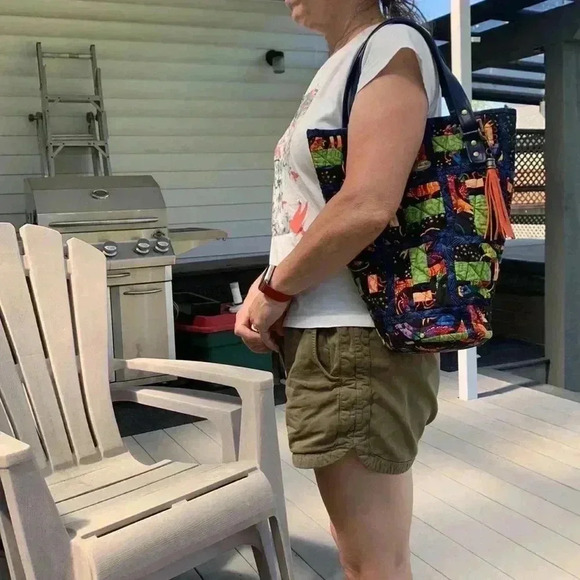 Noelle Piegsa -Laurel  Burch Cats quilted fabric bucket bag - Picture 2 of 6